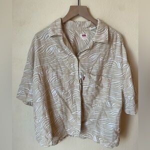 EUC Levi’s Vacation Collared Shirt